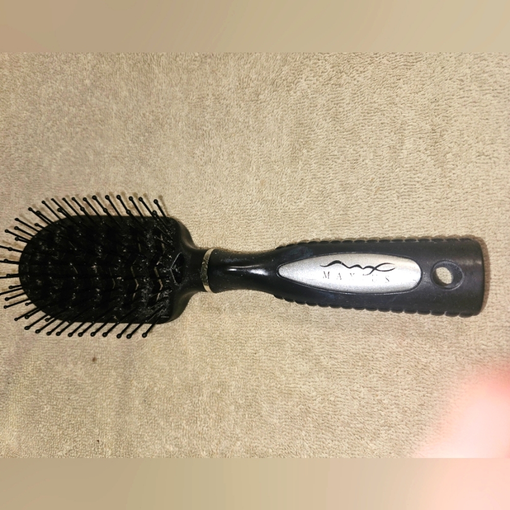 MAXIUS VENT BRUSH. SALON QUALITY. DETANGLER, EXCELLENT CONDITION 👌